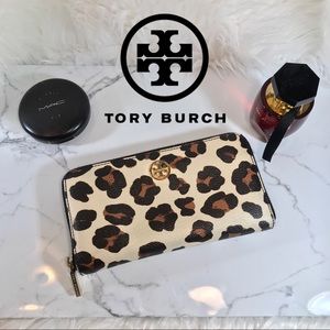 HP 🎉ToryBurch Robinson Leopard Continental Wallet